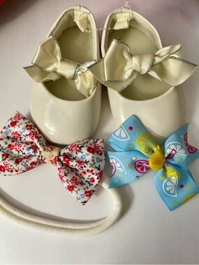Hand Crafted Cream Bow Kids Dress Shoes with Silver Trim